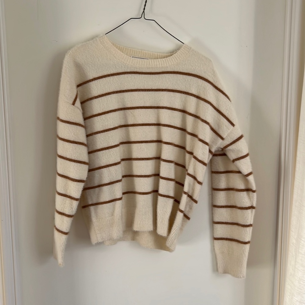 Crème colored sweater with light brown stripes